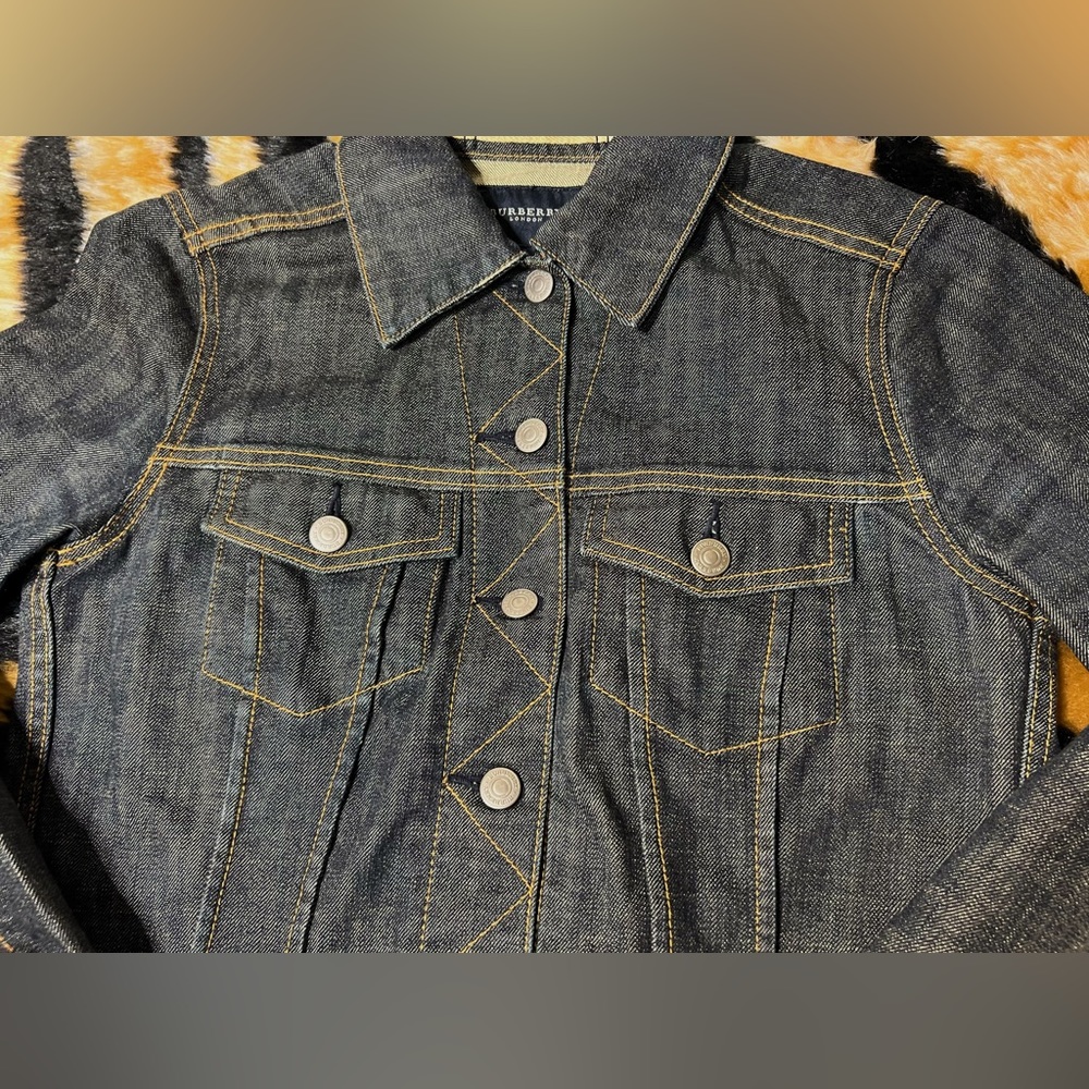 Authentic Burberry Jacket - Picture 11 of 12